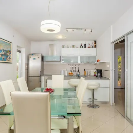 Ts Island Krk By Guide Apartamento *